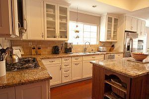 2nd image of 2617 S Bentley Ave