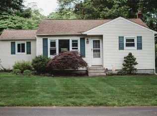 4 White Oak St, Middle Island, NY 11953