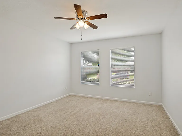 708 Claiborn Ln — Photo 7