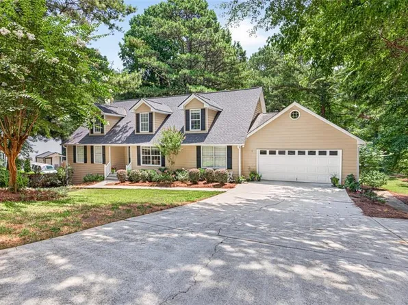 1074 Westchester Dr, Lilburn, GA 30047