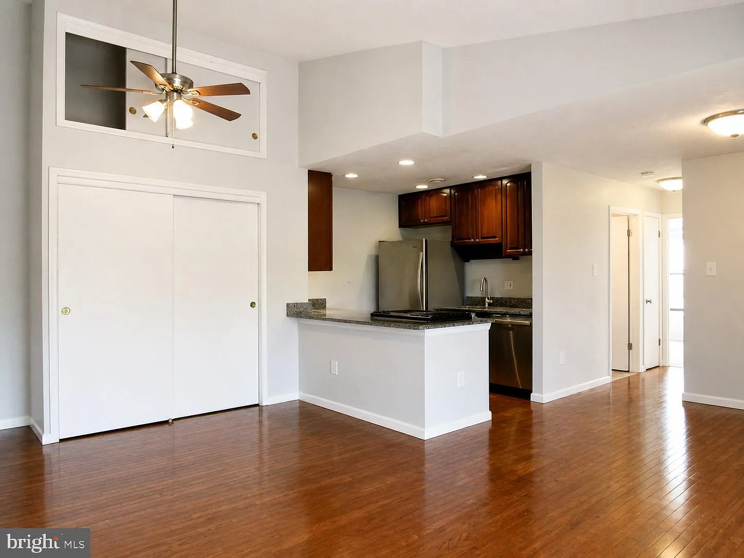 Sun Valley Condo Ph 1 — Photo 2