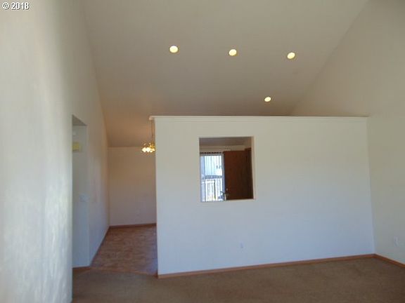 5th image of 5320 NE 70th Cir