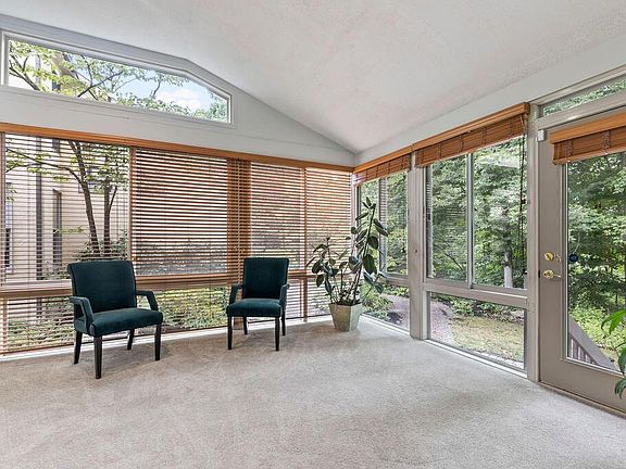 4th image of 578 Westbury Woods Ct