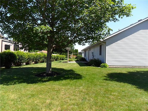 4th image of 40 Newton Dr