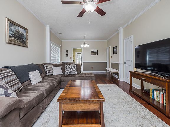 2nd image of 1447 Collins Drive