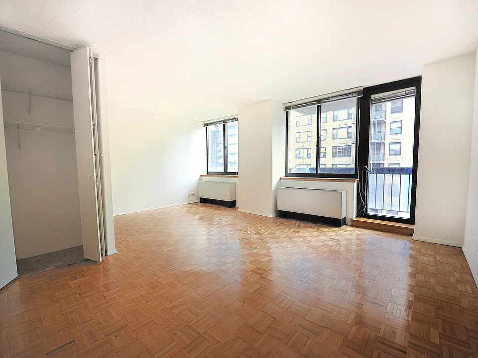 250 E 40th St #22D