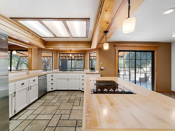 5th image of 13939 Florence Way