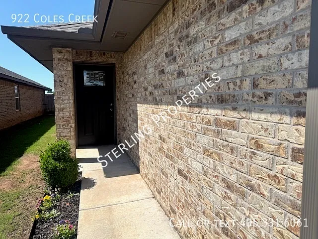 922 Coles Creek Ln — Photo 2