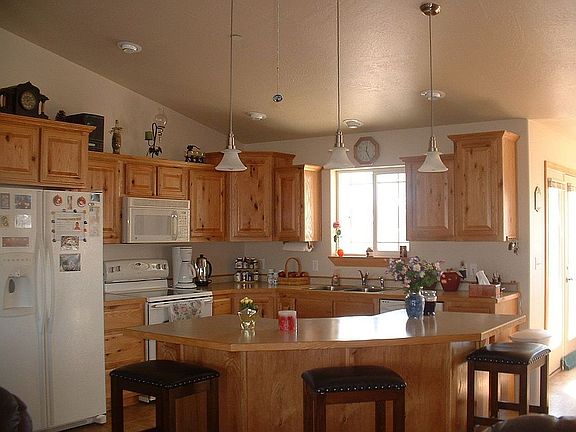 Large Kitchen Island with Knotty Oak Cabinets