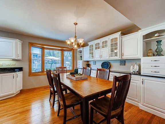 5th image of 4107 Victoria Dr
