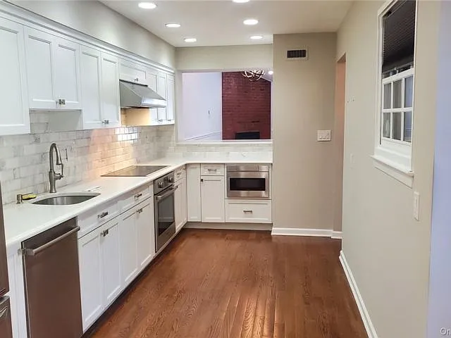 91 Duckpond Dr — Photo 3