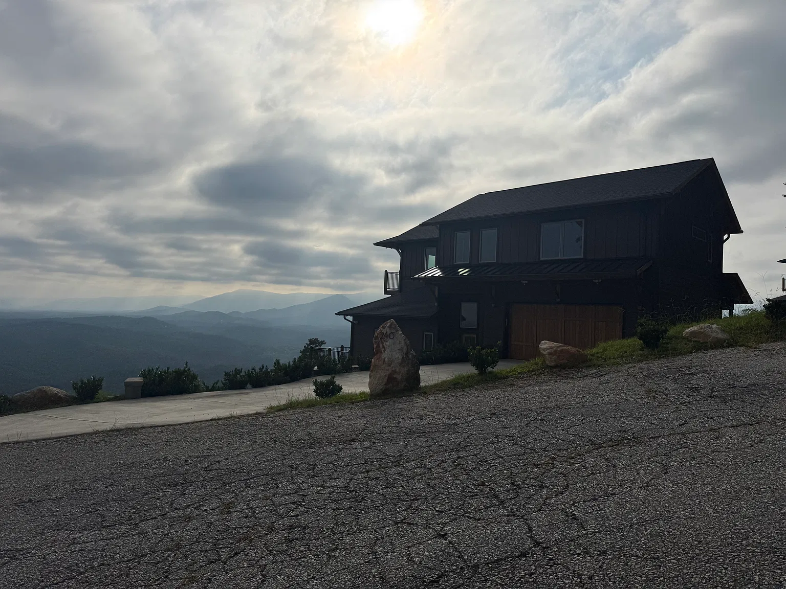 3 bed, 3.5 bath, 2980 sqft, $3,200 — Photo 3