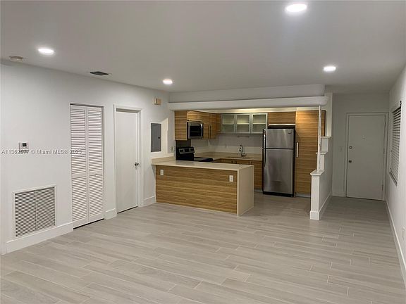 2nd image of 315 Majorca Ave APT 3