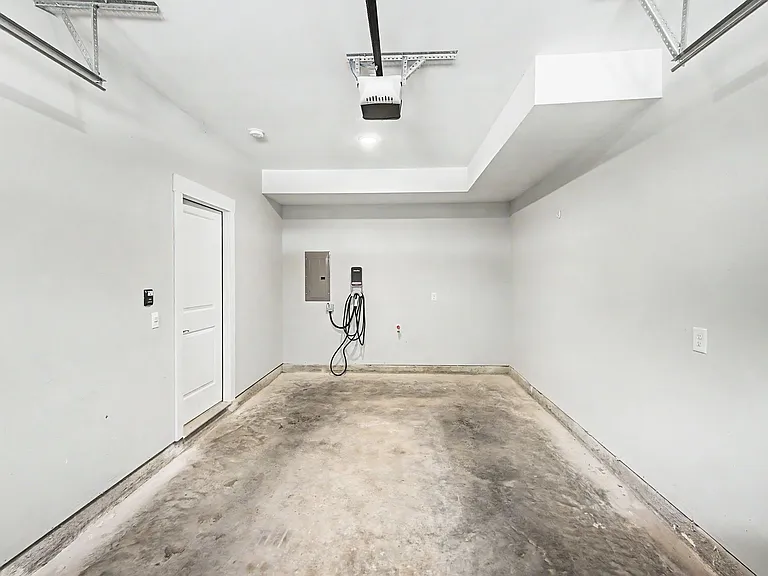 221 Stonecrest Cir — Photo 46