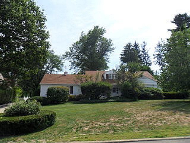 1st image of 585 Hawthorne Ln