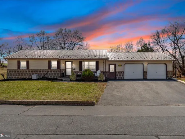 29 W Grandview Ave, Mercersburg, PA 17236