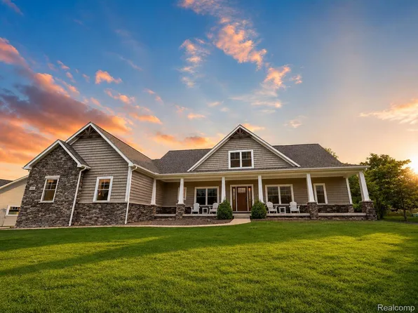 11029 Ridge View Trl, Fenton, MI 48430