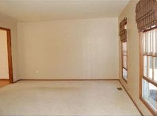 946 Lewis Pl, Geneva, IL 60134