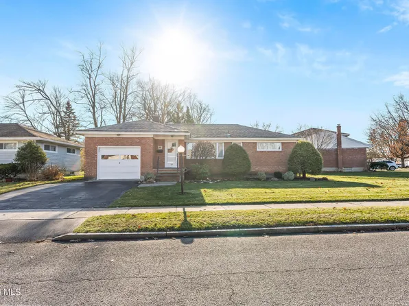 25 Gingerbread Lane, Albany, NY 12208