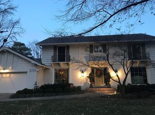 8705 Rosewood Dr, Prairie Village, KS 66207