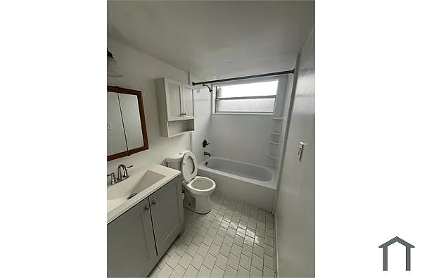 Building Photo - 334 E 21st St #1