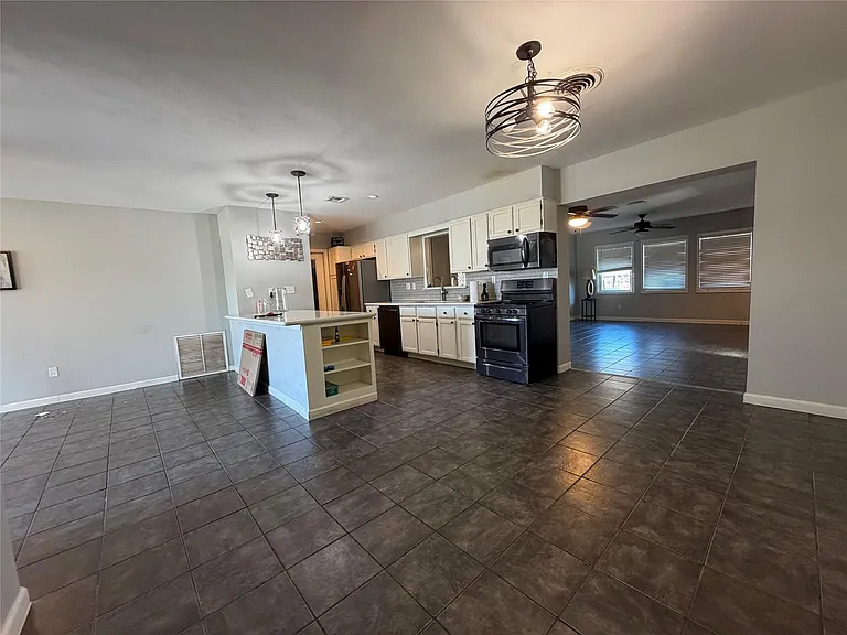2806 Pine St — Photo 7