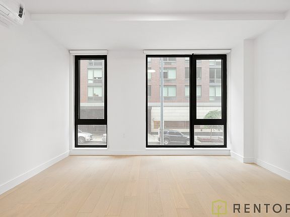 5th image of 555 W 45th St #1A