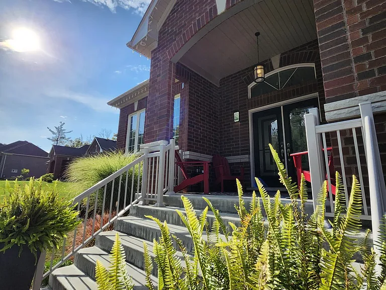84 Diamond Valley Dr — Photo 2