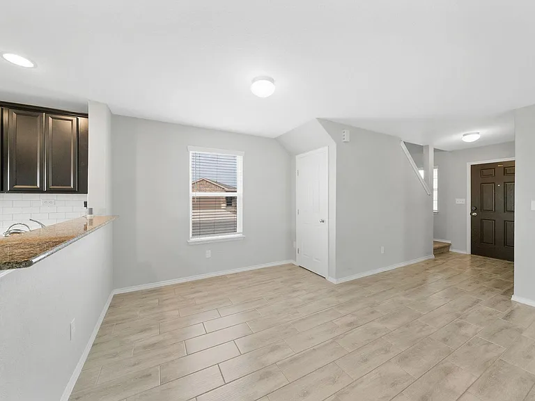 12042 Silver Lgt — Photo 24