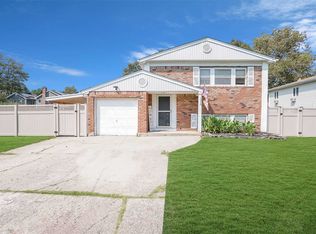 165 Ford St, Holbrook, NY 11741