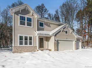 392 Golfside Dr, Lapeer, MI 48446