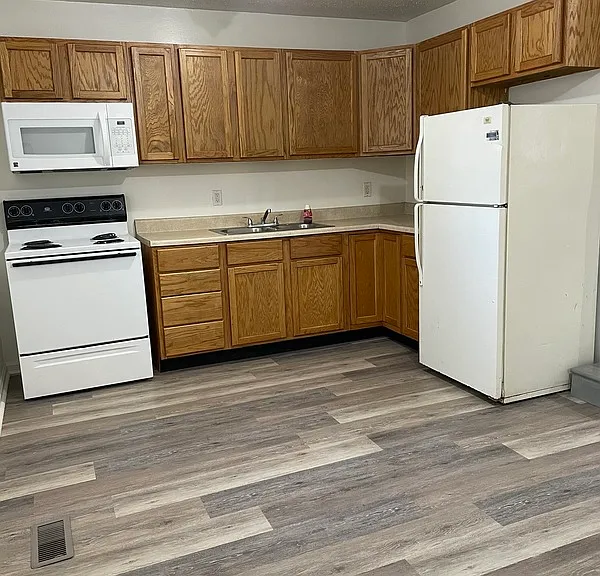 613 College Dr #C — Photo 3