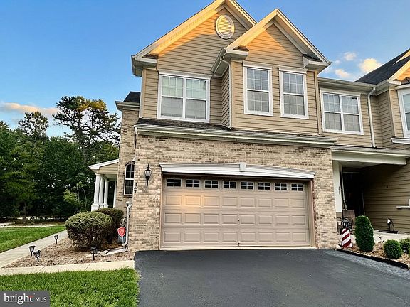 2nd image of 281 Hawthorne Ln