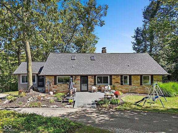 2nd image of 1265 N Morgantown Rd