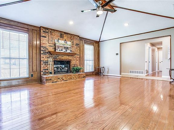 4th image of 1405 Woodland Park Dr