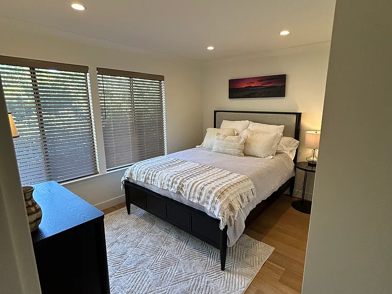 1082 Mariposa Ln — Photo 22