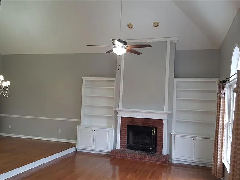 3885 Waterford Dr — Photo 4