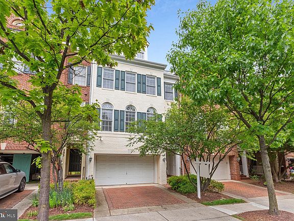 2nd image of 205 Oak Knoll Ter