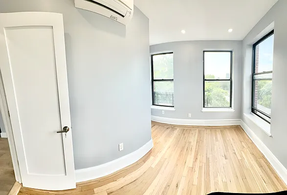 Rented by EastMount Realty LLC | media 4