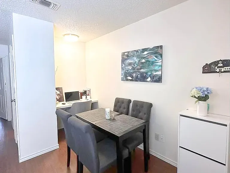 1418 W Oak St #204 — Photo 2