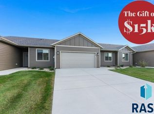 523 Brookside Pl, Harrisburg, SD 57032