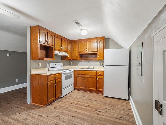 5th image of 945 S Main St Unit C