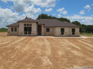 136 Sendera Xing, La Vernia, TX 78121
