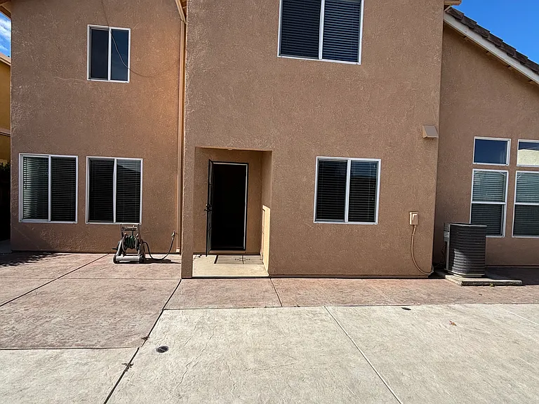 1017 Sun Meadow Dr — Photo 8
