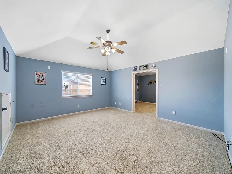 6302 Pepper Hollow Ln — Photo 5