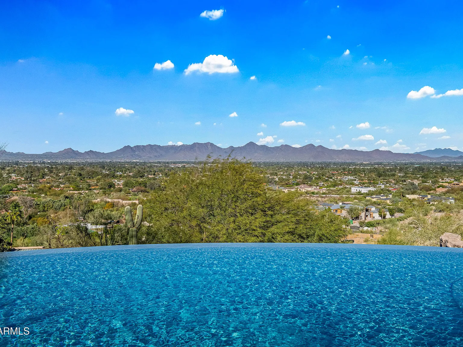 4 bed, 5.5 bath, 9837 sqft, $30,000 — Photo 2