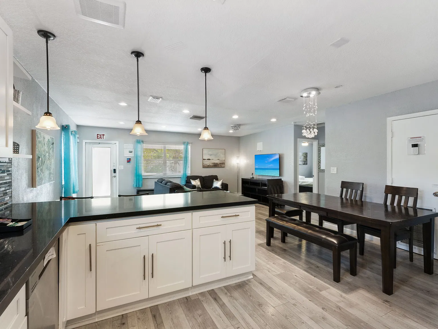 2 bed, 1005 sqft, $3,399 — Photo 3