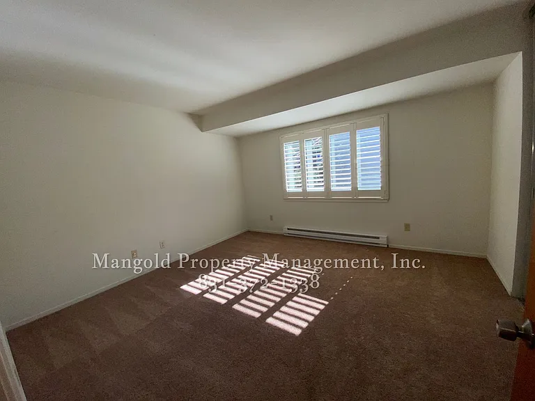 Huckleberry Hill Apartments — Photo 16