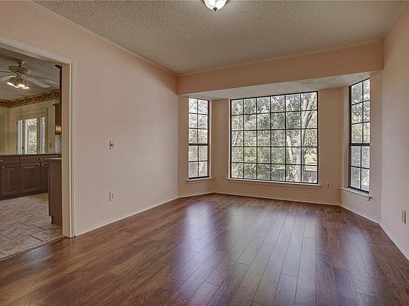 4th image of 1525 Huntington Dr