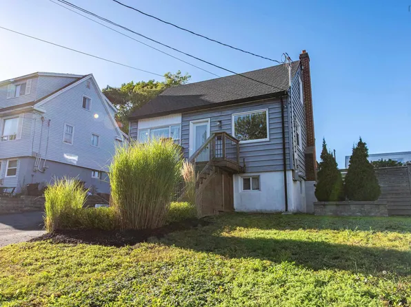 15 Central Ave, Halifax, NS B3N 2H2